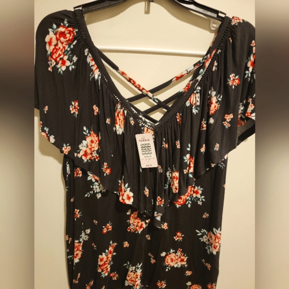 Sleeveless black floral torrid shirt size 1